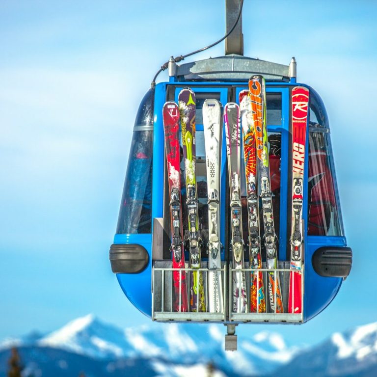 Ski Skifahrer bei sckönem Wetter